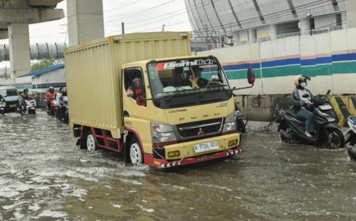 Enam RT dan Empat Jalan di Jakarta Terendam Banjir