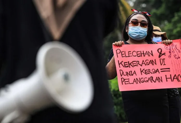 Perempuan Indonesia di Persimpangan: Antara Kemajuan, Ketimpangan, dan Peran Negara