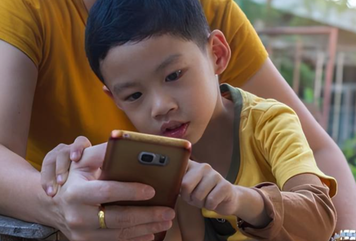 DPR Dukung Pembatasan Media Sosial untuk Anak di Bawah 16 Tahun