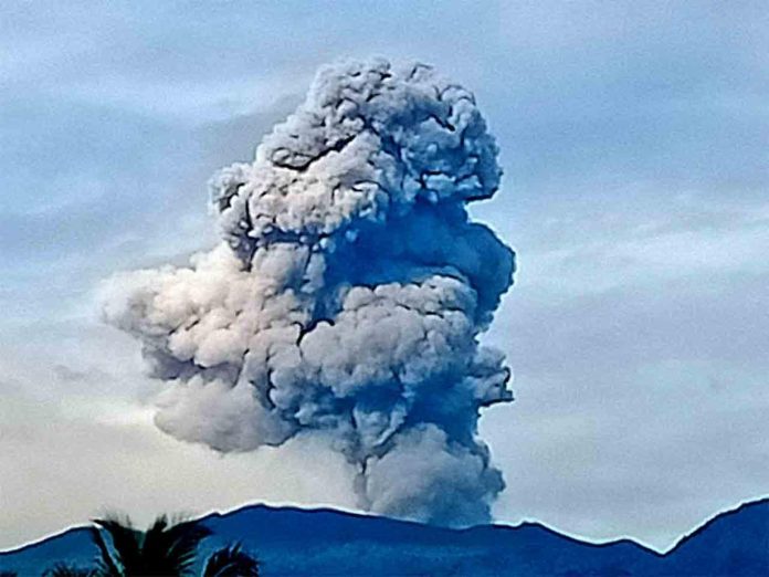 Gunung Dukono Erupsi, Abu Capai 1,2 Km