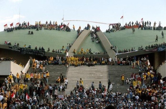 Aktivis 1998 di Kursi, Mahasiswa 2026 di Tepi Jalan