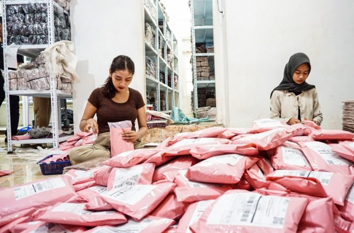 Jualan Laris, Penjual Miris